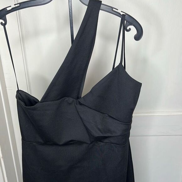 Petal & Pup Jolie One Shoulder Black Midi Dress Size 8 Nwot - Picture 4 of 9